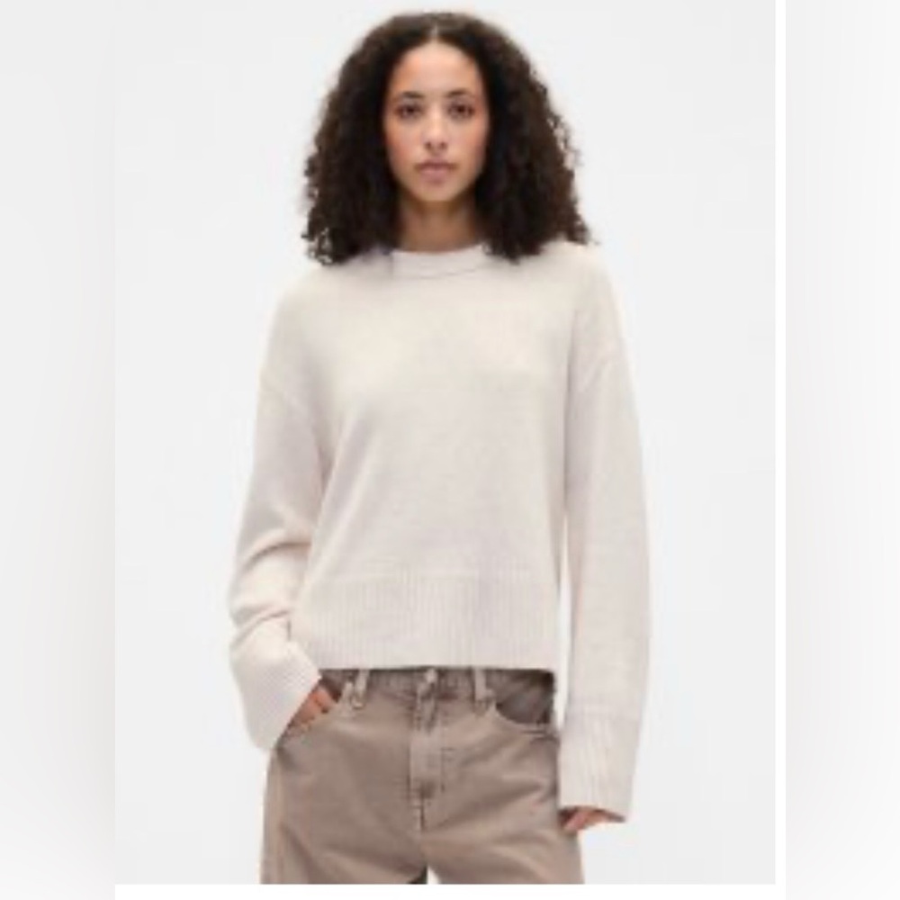 GAP SoftCash Relaxed Crew Neck White/ Wicker / Cream Sweater Small